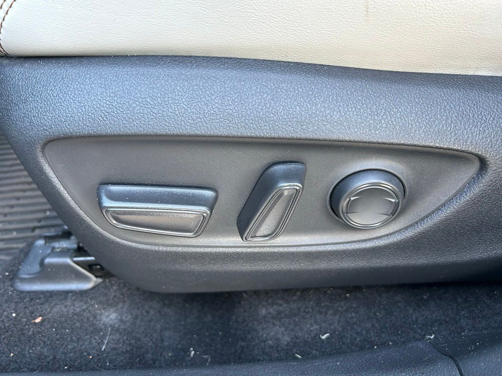 Thumbnail: 2023 Toyota RAV4 - 16