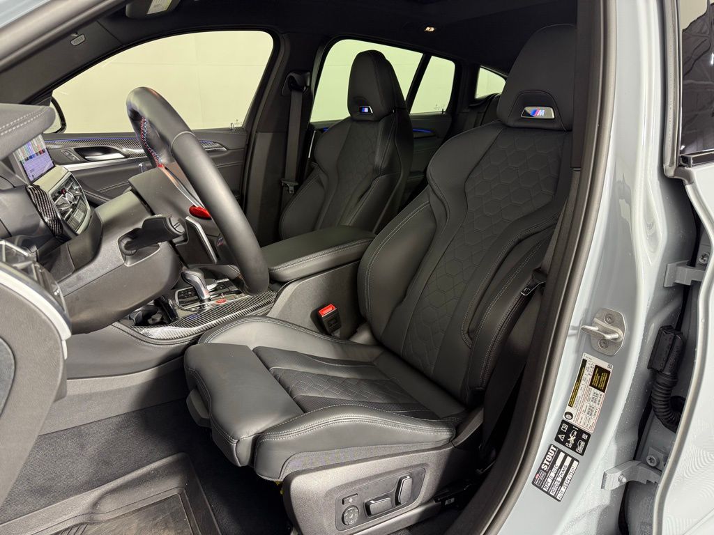 Thumbnail: 2025 BMW X4 - 14