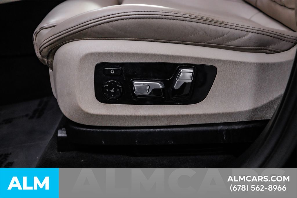 Used 2022 Black BMW xDrive40i image 34