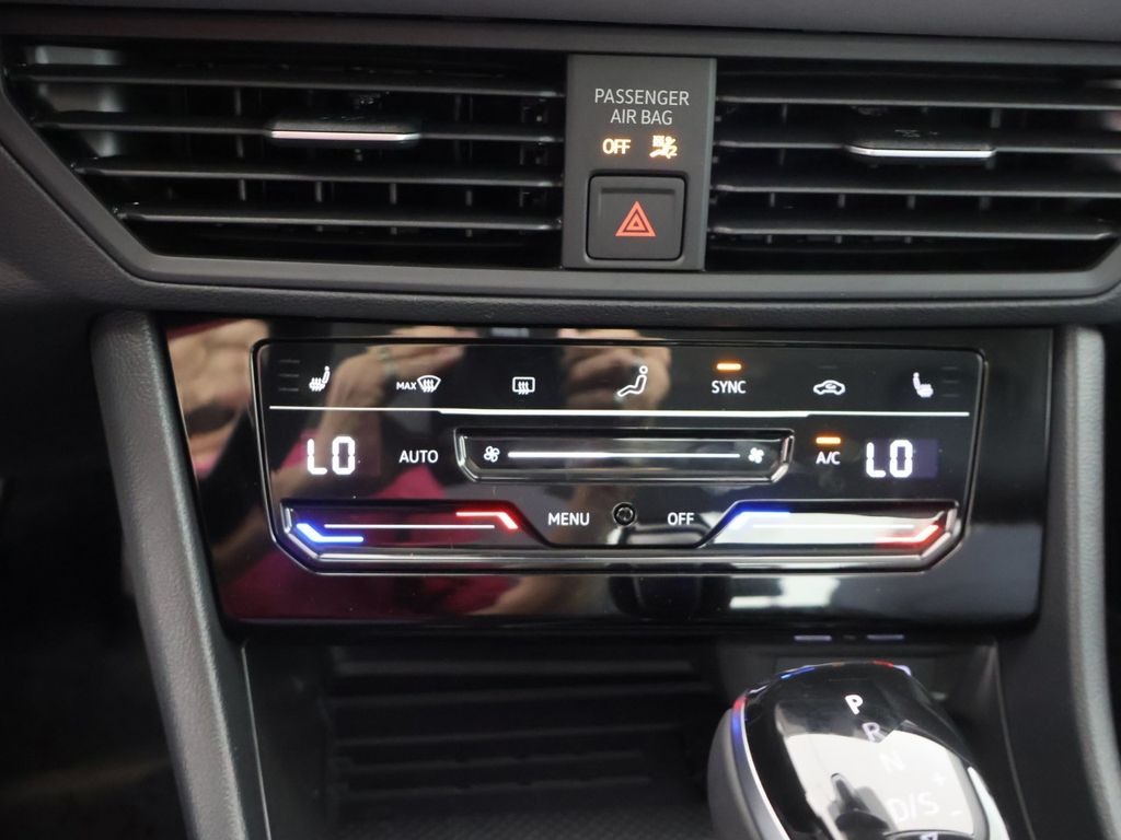 2025 Volkswagen Jetta SE - Photo 16