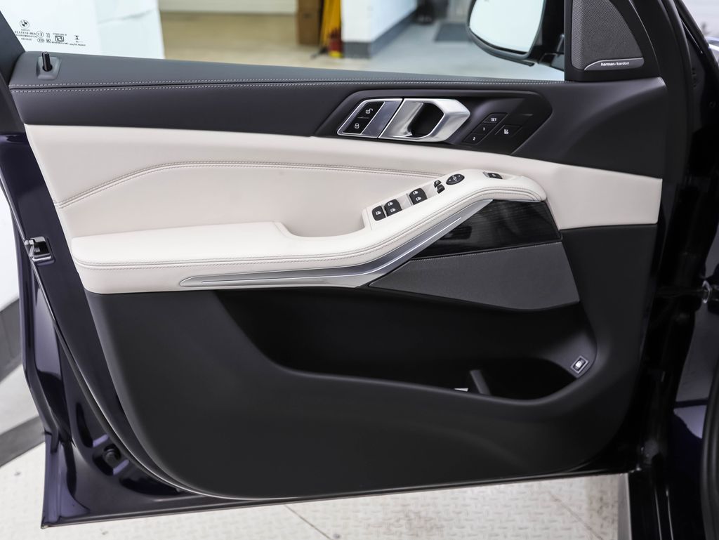 2026 BMW X5 xDrive50e 9