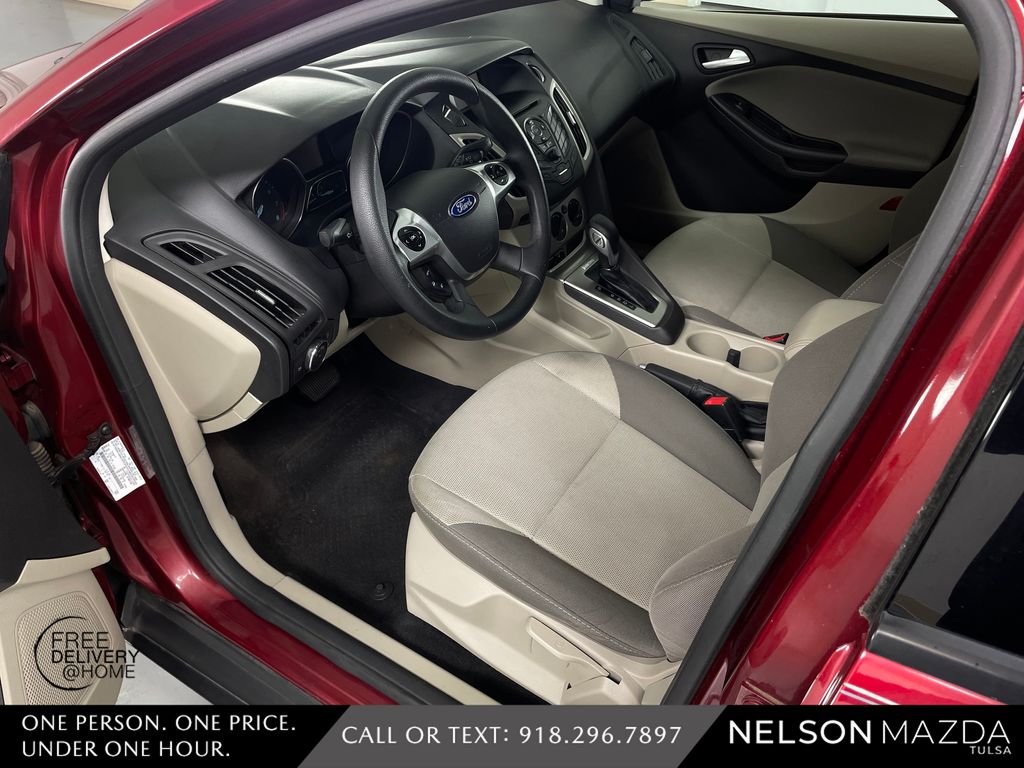 Used 2014 Red Ford SE image 18