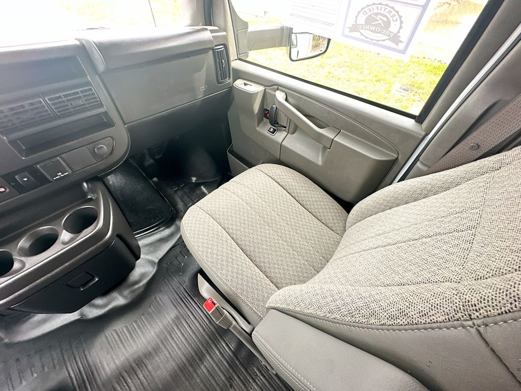 Used 2024 White GMC 4500 Van image 11