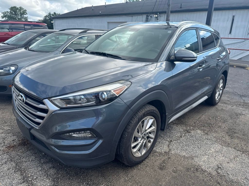 2017 Hyundai Tucson Gris (Coliseum Gray) SUV/Crossover Tracción delantera 6 velocidades Automática