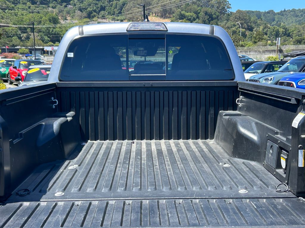 Thumbnail: 2019 Toyota Tacoma - 32