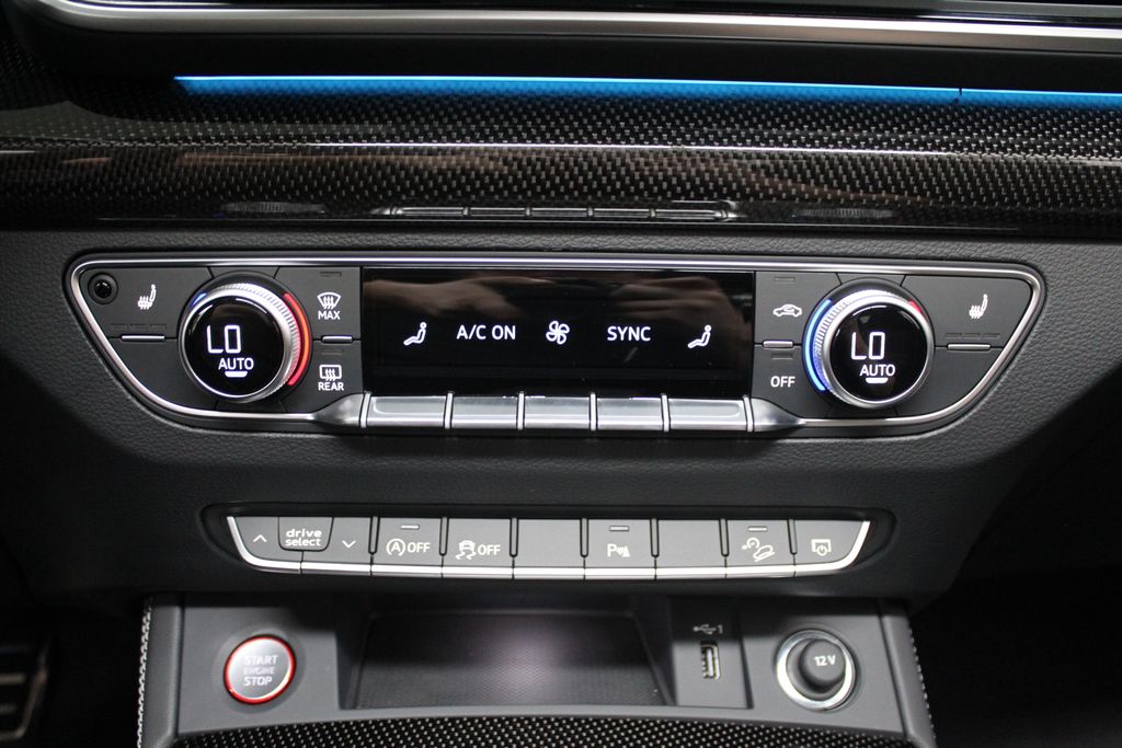 2025 Audi SQ5  19