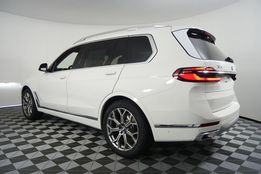 Thumbnail: 2026 BMW X7 - 5