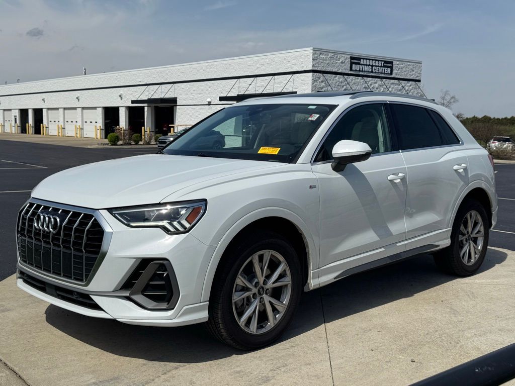 View vehicle photo 3