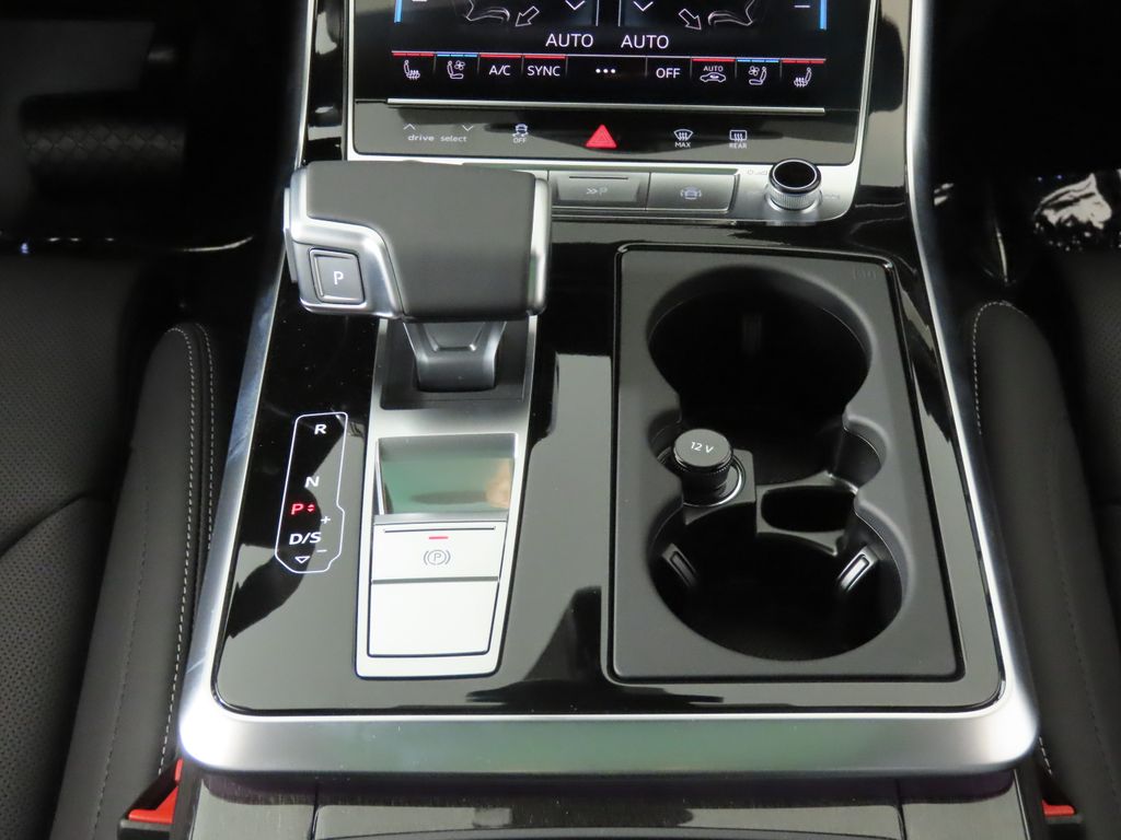 Thumbnail: 2026 Audi Q8 - 23