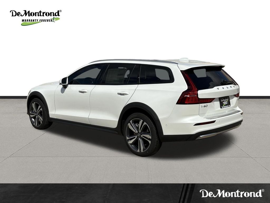 New 2026 Crystal White Volvo B5 Plus image 7