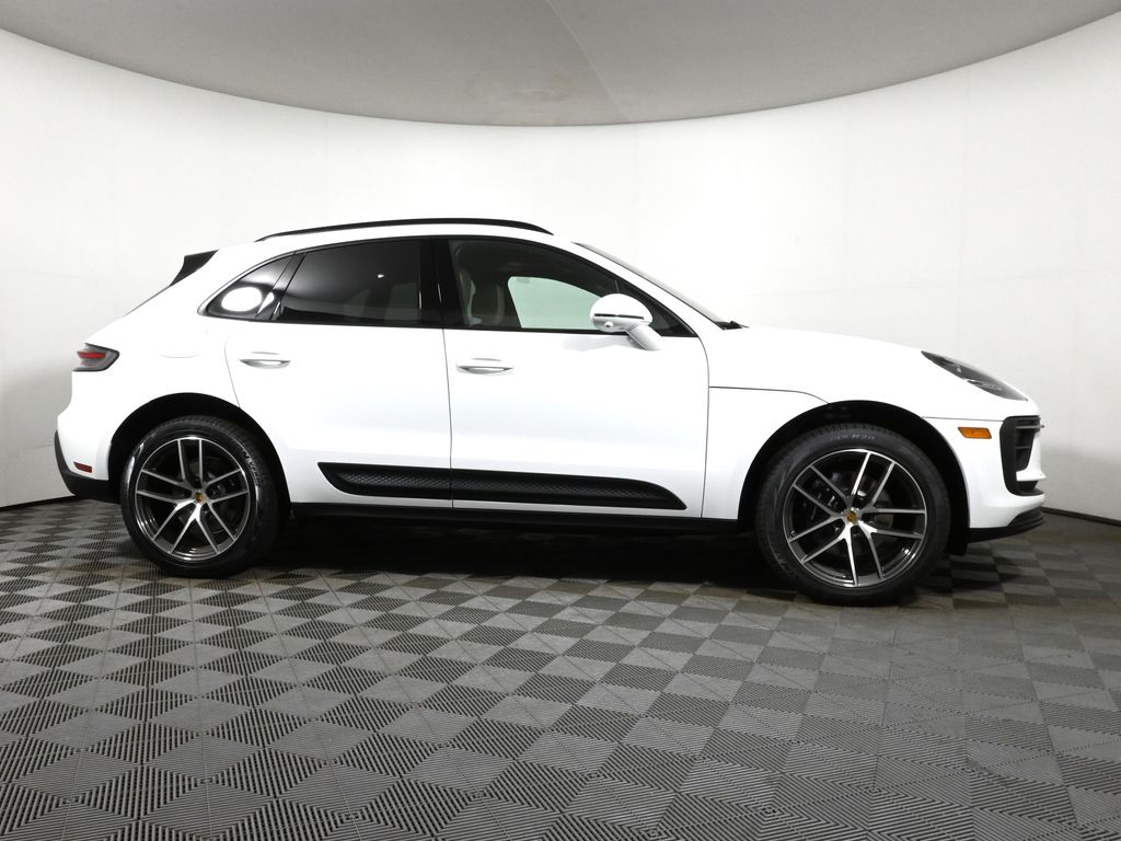Thumbnail: 2025 Porsche Macan - 8