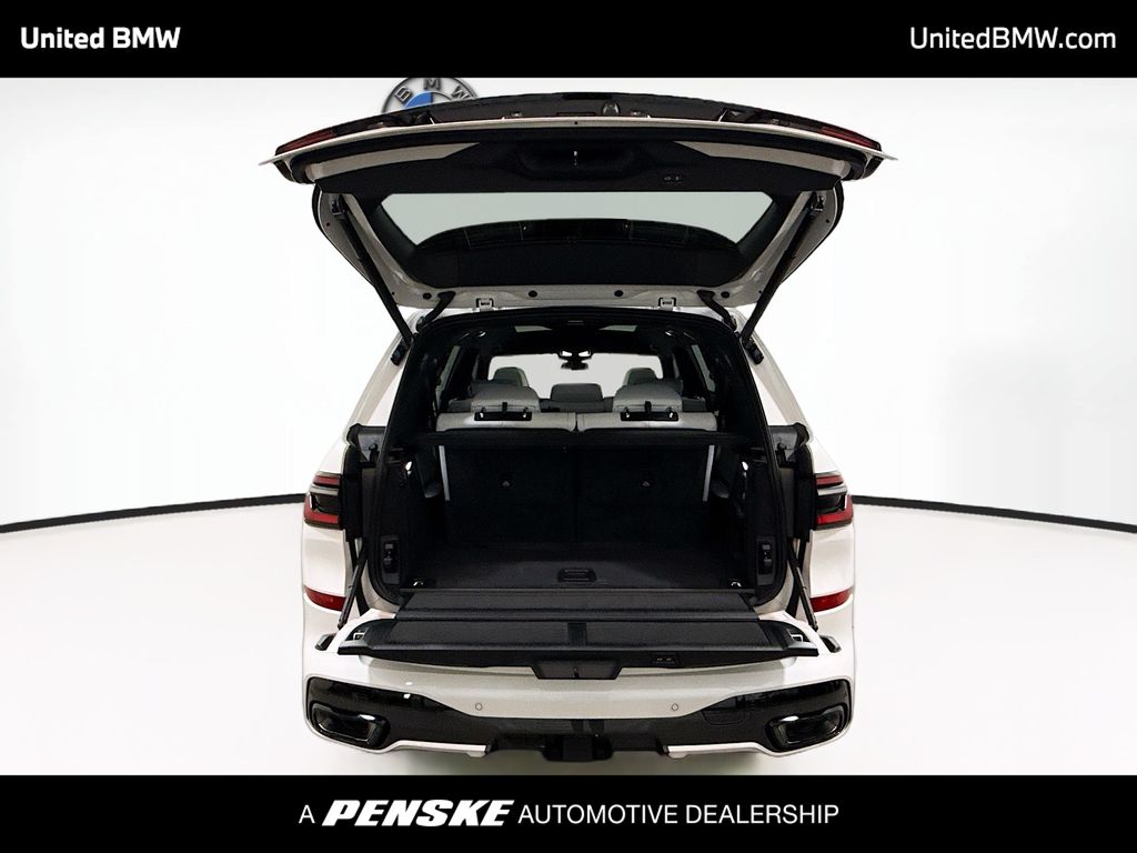 Thumbnail: 2026 BMW X7 - 14