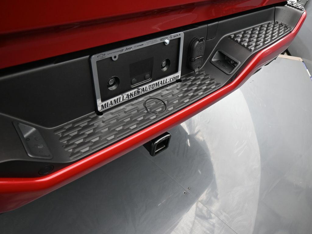 New 2026 Molten Red Pearlcoat Ram Laramie image 35