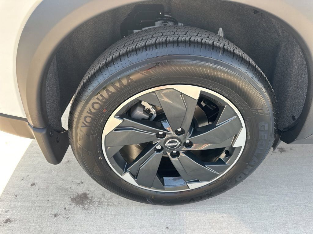 2025 Everest White Pearl Nissan Rogue SV FWD SUV