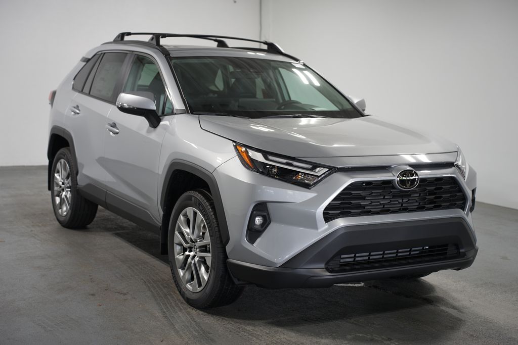 2025 Toyota RAV4 XLE Premium 3