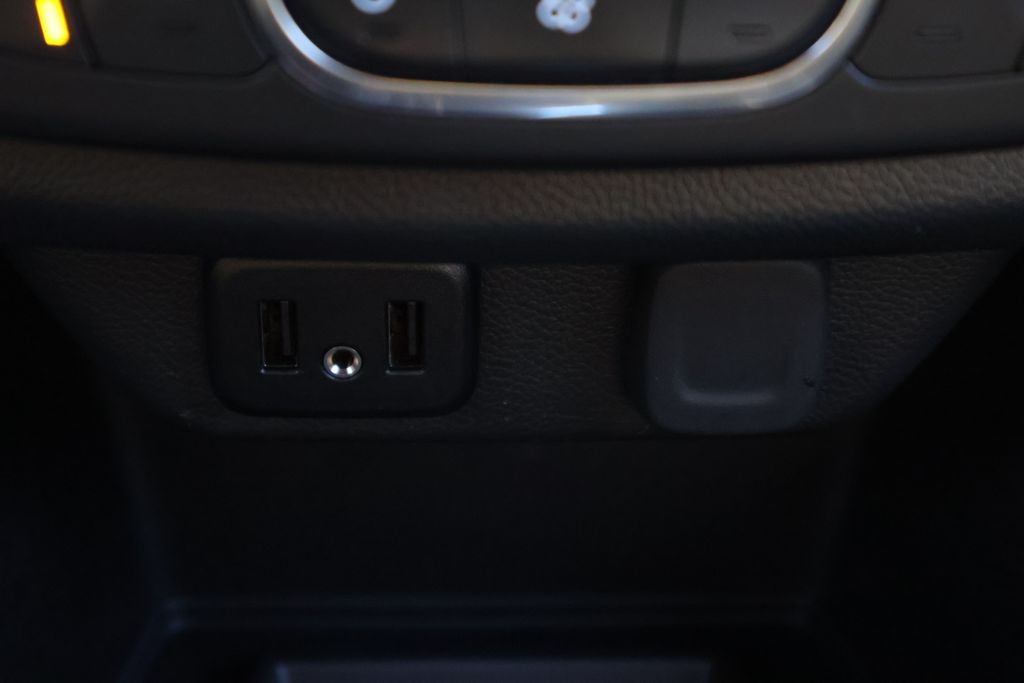 Thumbnail: 2023 Chevrolet Traverse - 24