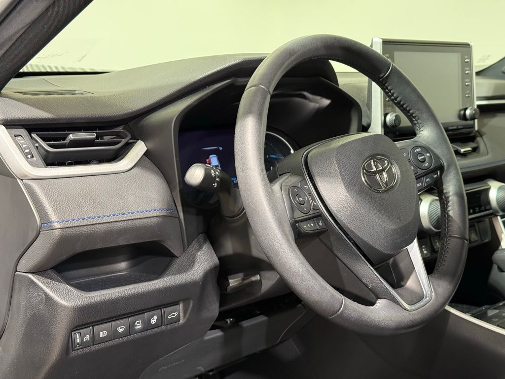 Thumbnail: 2022 Toyota RAV4 - 17