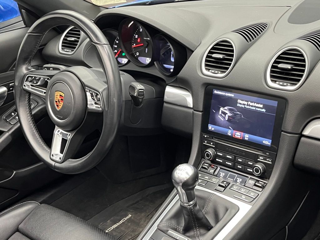 Thumbnail: 2018 Porsche 718 Boxster - 17