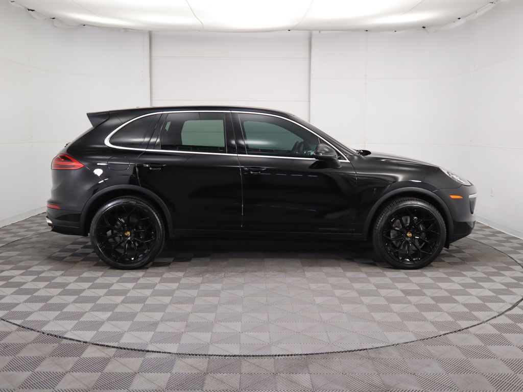 Thumbnail: 2017 Porsche Cayenne - 4