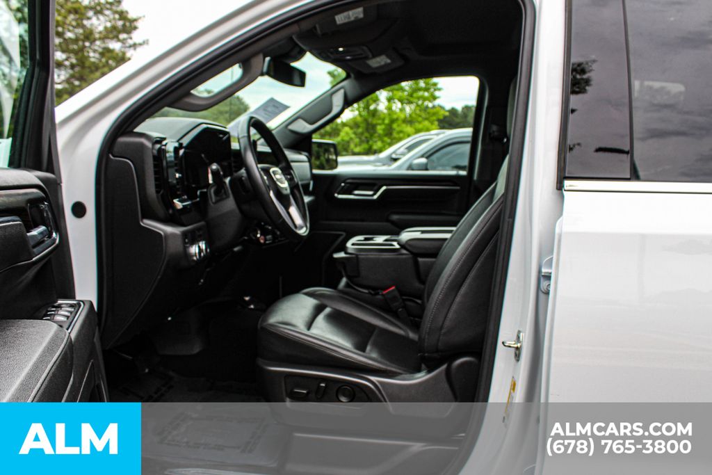 Used 2025 White GMC SLT image 17