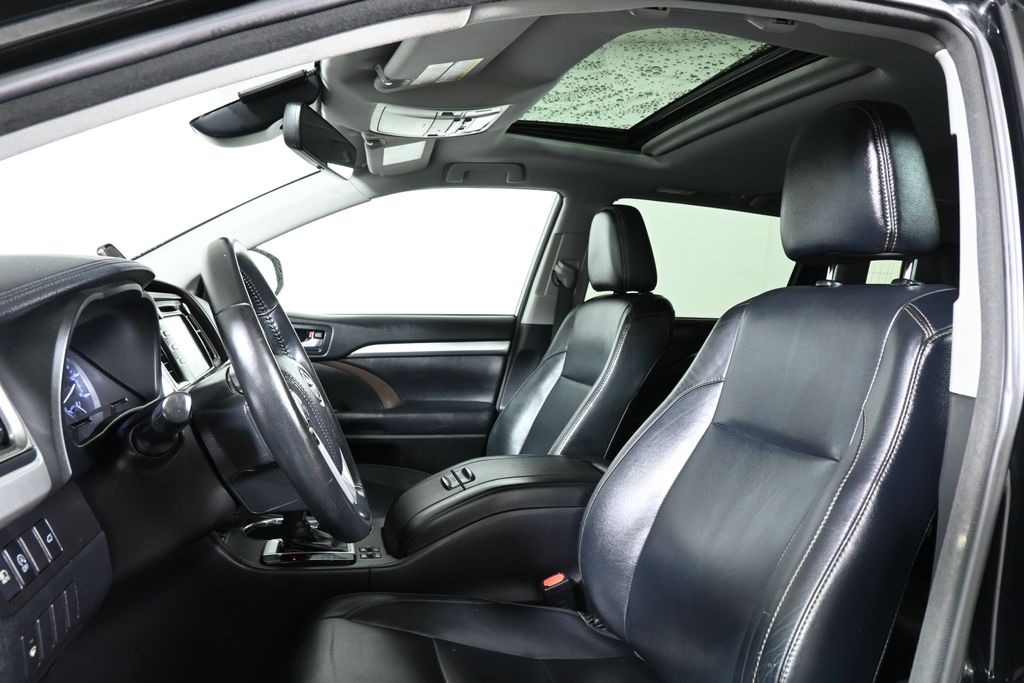 Thumbnail: 2018 Toyota Highlander - 15