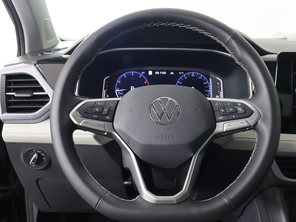 2025 Volkswagen Taos SEL - Photo 18