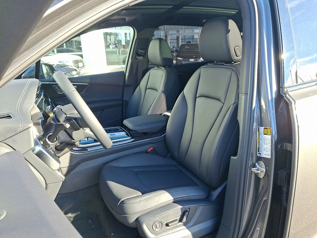 Thumbnail: 2026 Audi Q7 - 10