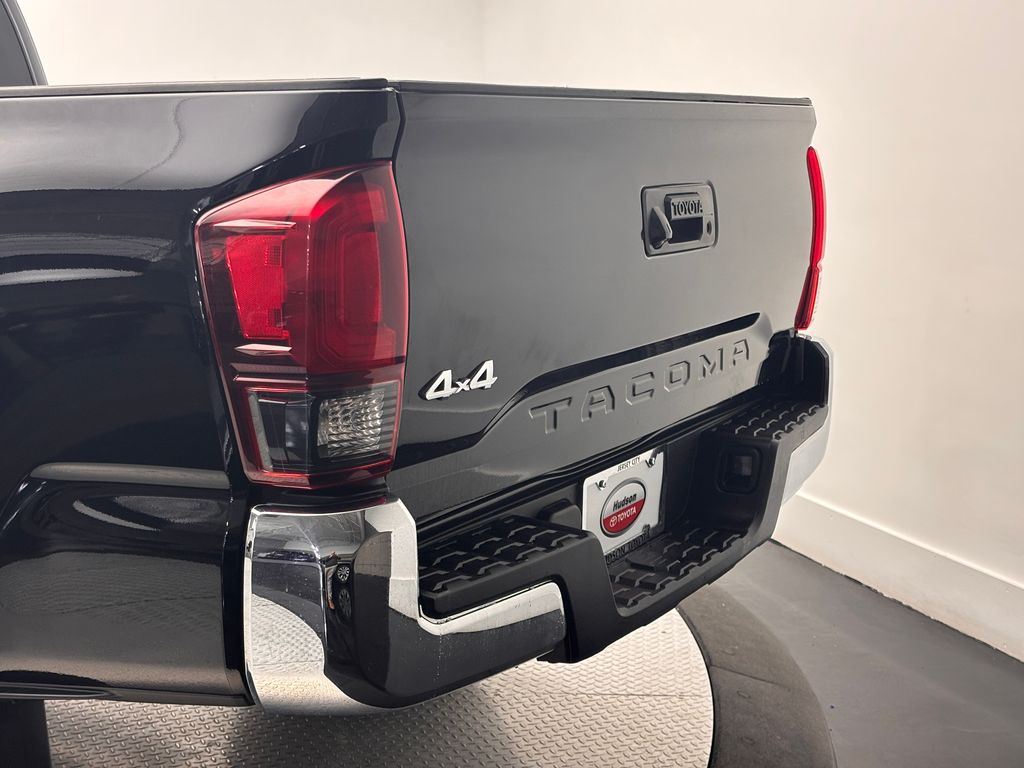 Thumbnail: 2019 Toyota Tacoma - 11