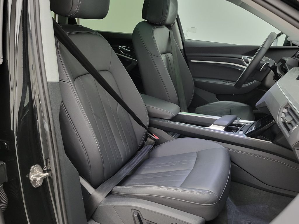 Thumbnail: 2023 Audi e-tron - 13