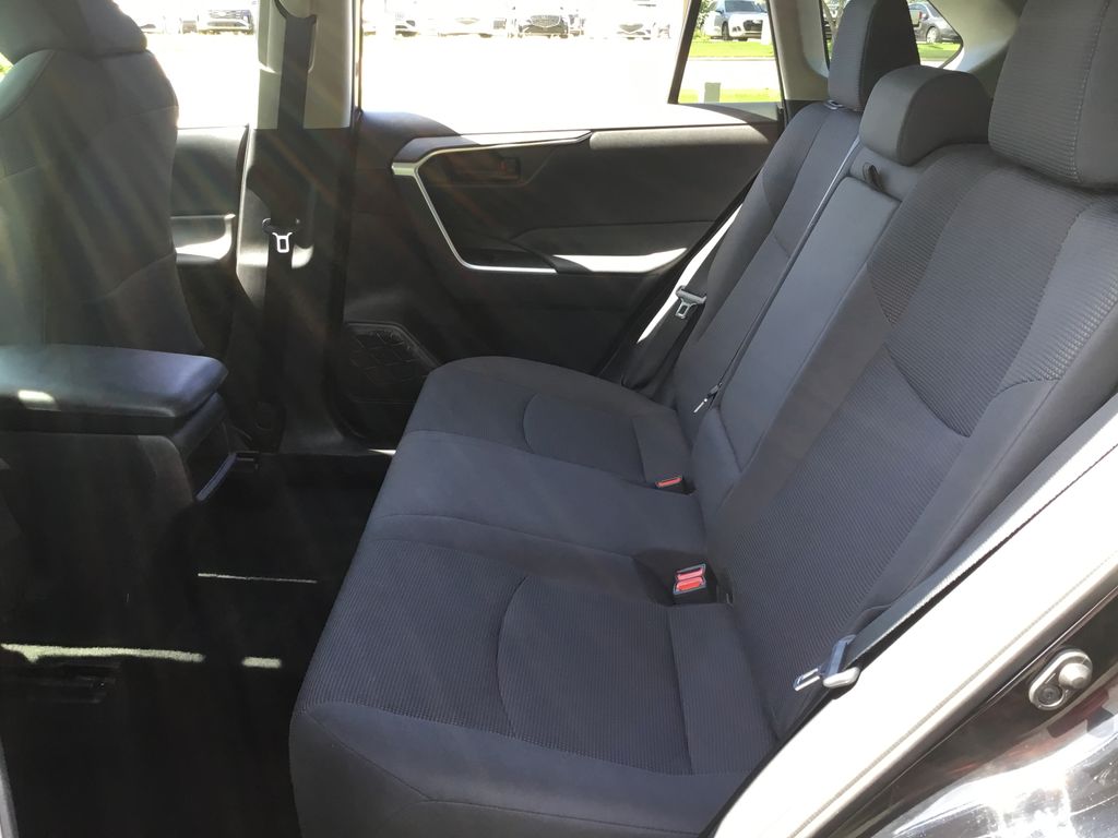 2021 Toyota RAV4 LE 13