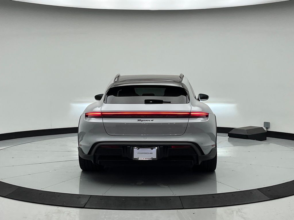 Thumbnail: 2022 Porsche Taycan - 10