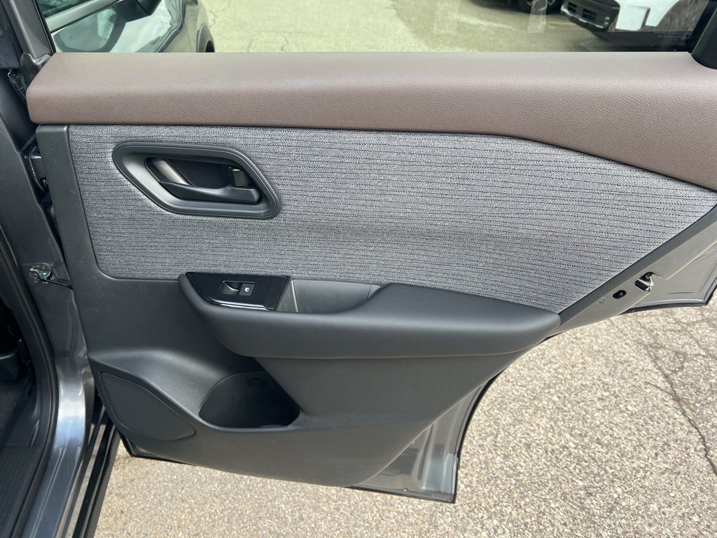 2023 Nissan Rogue S photo