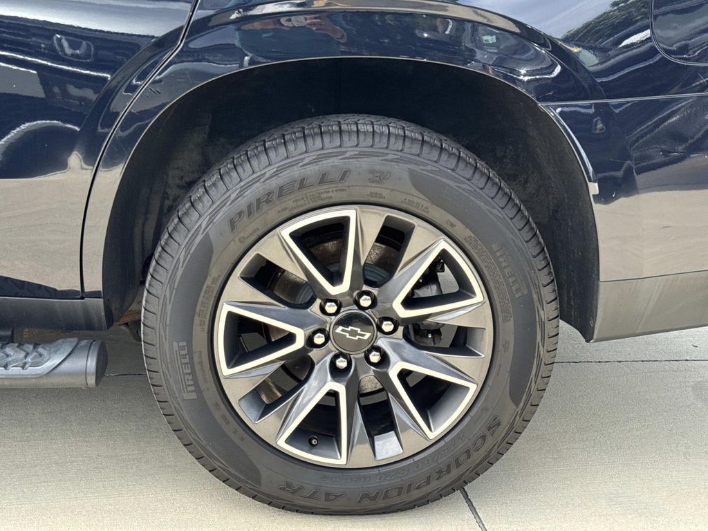 Used 2022 Blue Chevrolet Z71 image 4