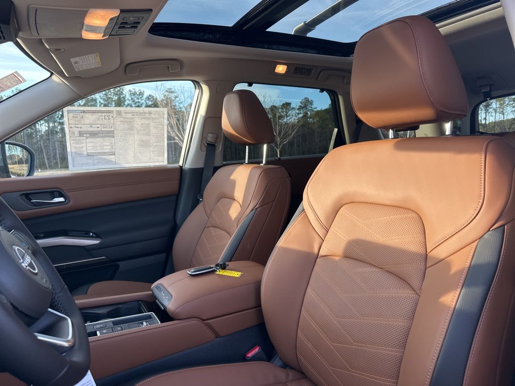 2025 Boulder Gray Pearl Nissan Pathfinder Platinum FWD SUV