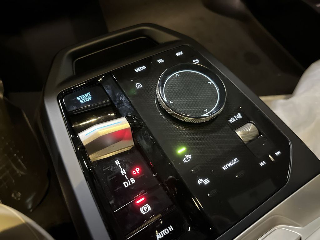 Thumbnail: 2026 BMW iX - 20