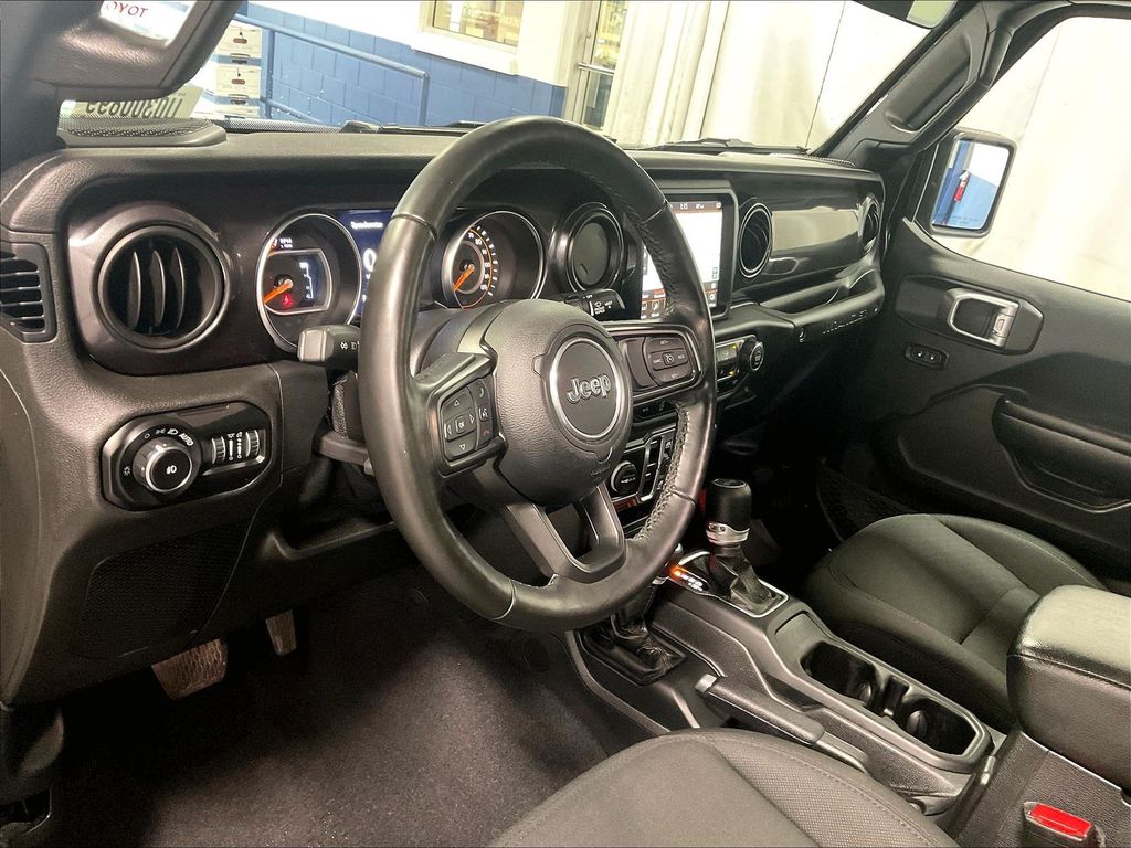 2021 Jeep Wrangler — photo 8