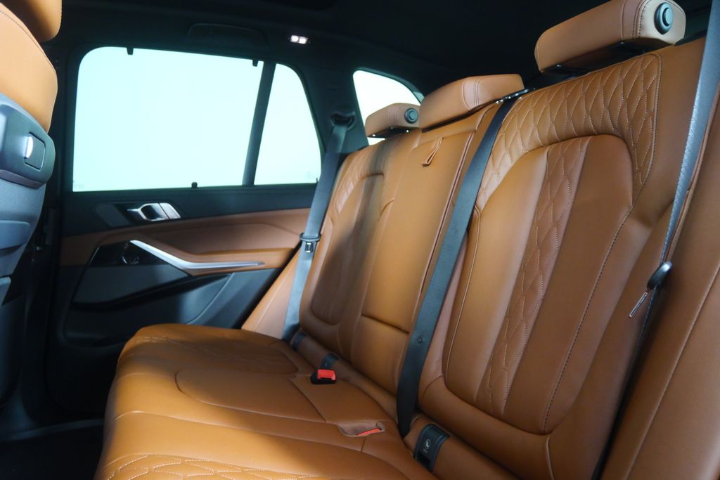 Thumbnail: 2026 BMW X5 - 16