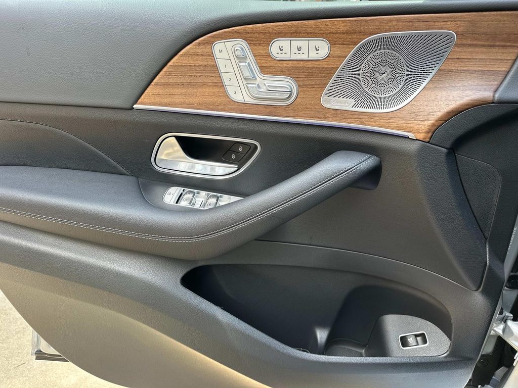 Thumbnail: 2025 Mercedes-Benz GLS - 19