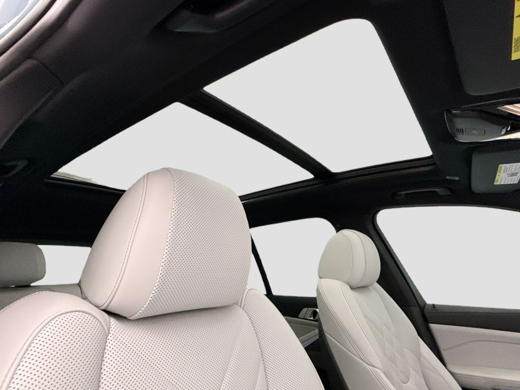 Thumbnail: 2024 BMW X5 - 17