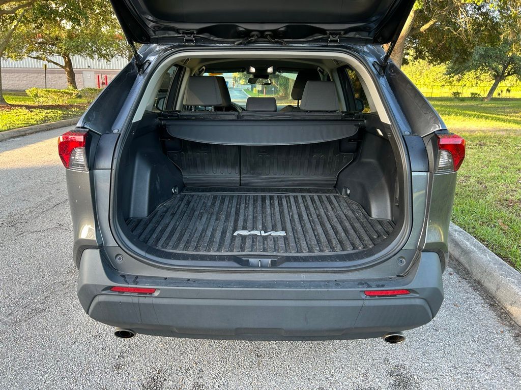 Thumbnail: 2022 Toyota RAV4 - 10