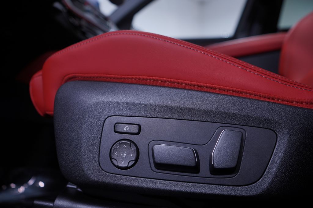 Thumbnail: 2025 BMW X4 - 18