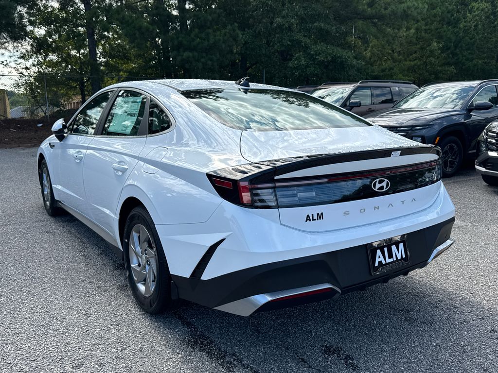 2025 Hyundai Sonata SE photo 3
