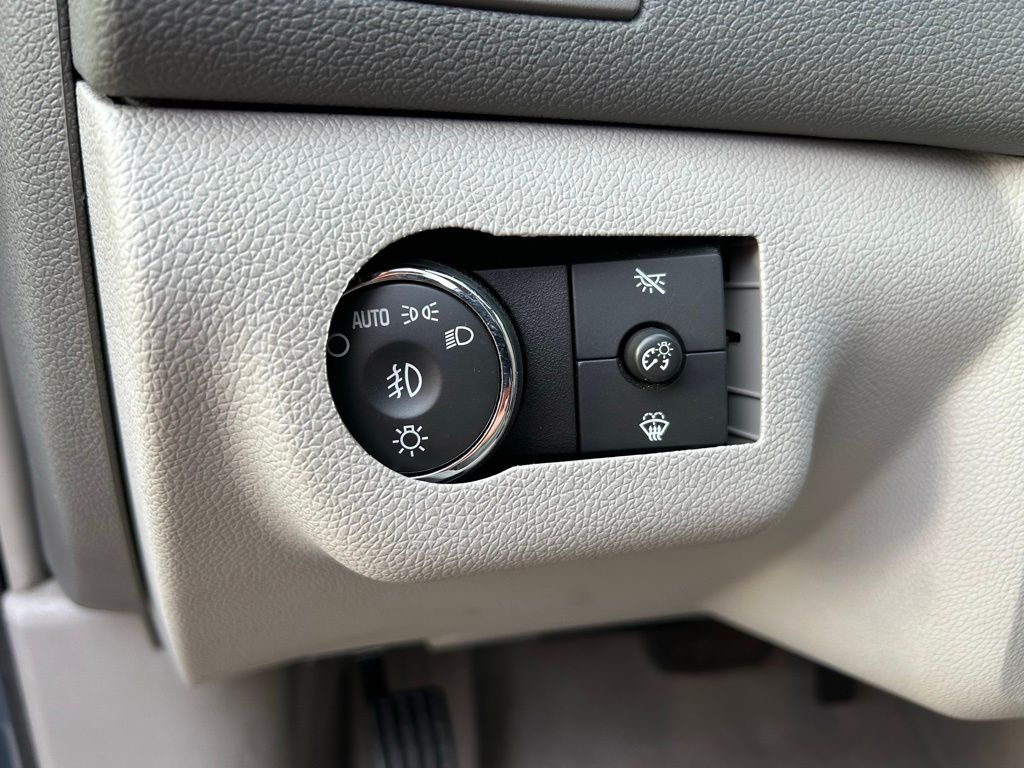 Thumbnail: 2008 Buick Enclave - 19