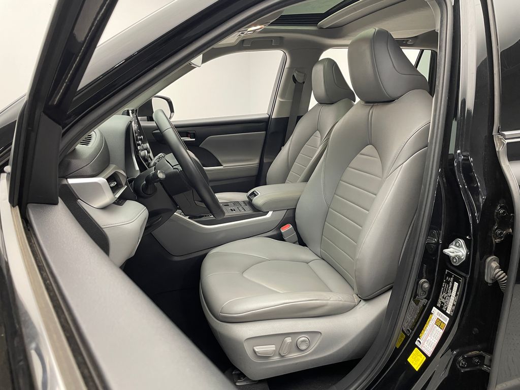 Thumbnail: 2021 Toyota Highlander - 13