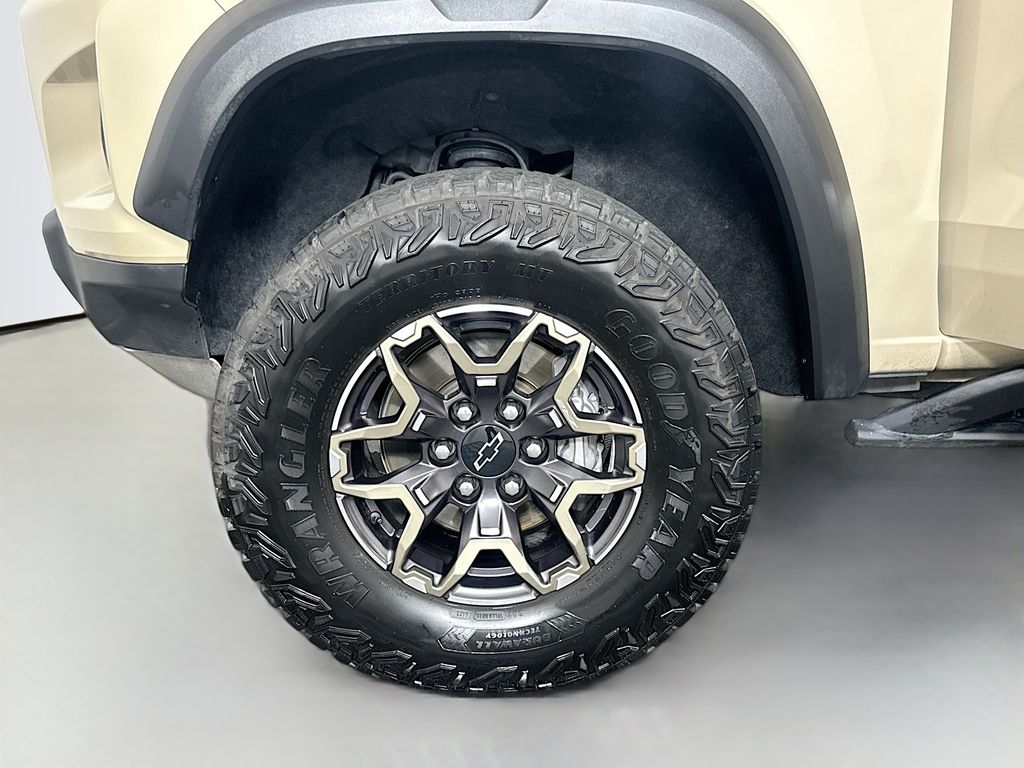 Thumbnail: 2024 Chevrolet Colorado - 32