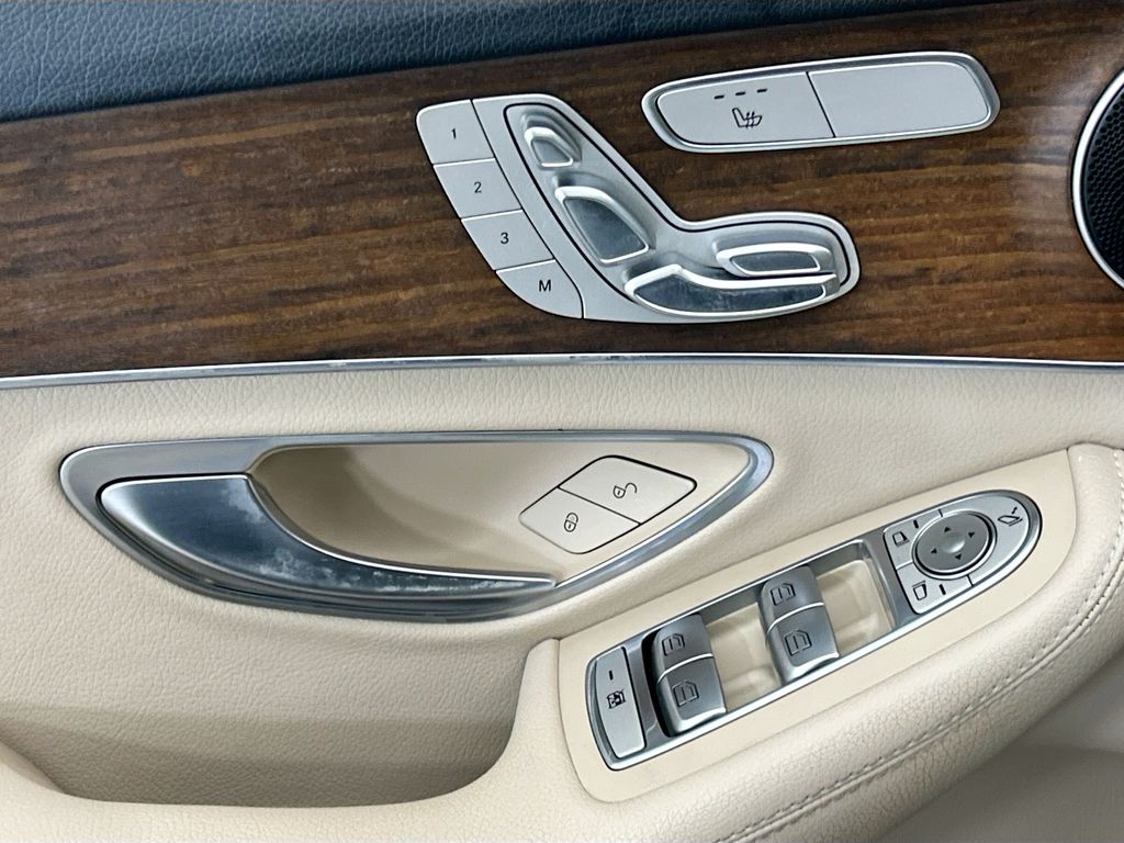 Thumbnail: 2021 Mercedes-Benz C-Class - 21