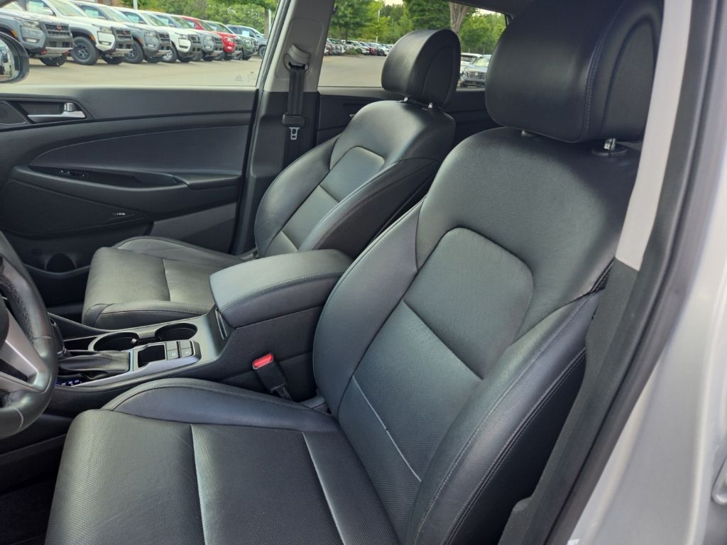 Used 2017 Silver Hyundai SE Plus image 15