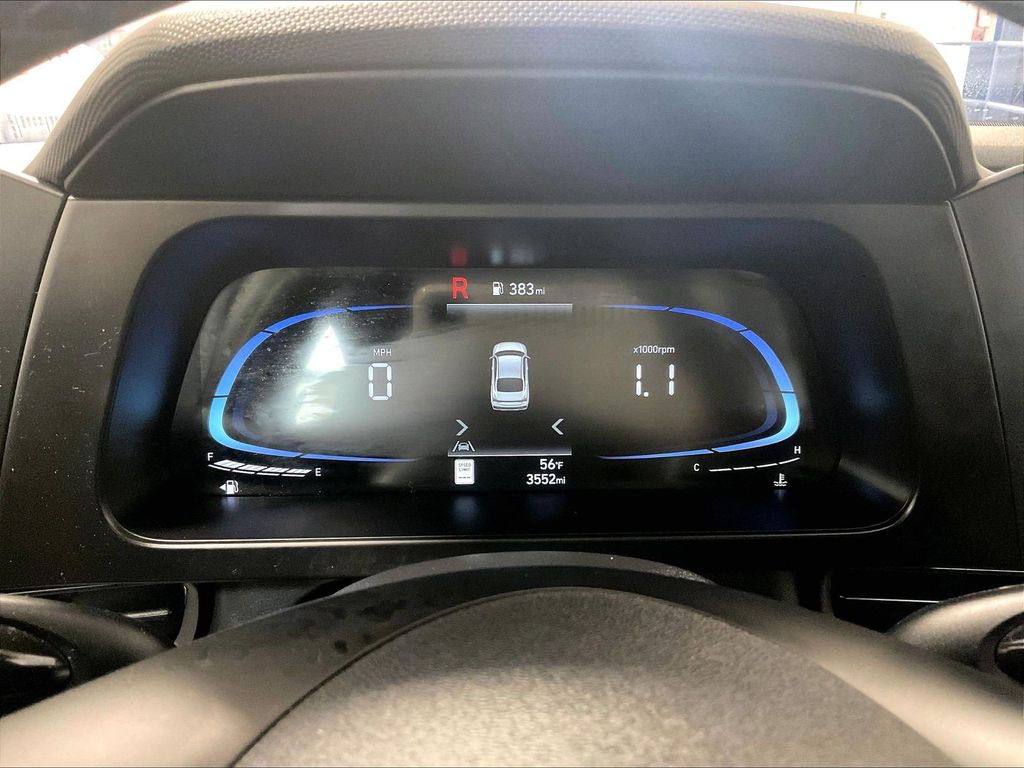 2025 Hyundai Elantra — photo 24
