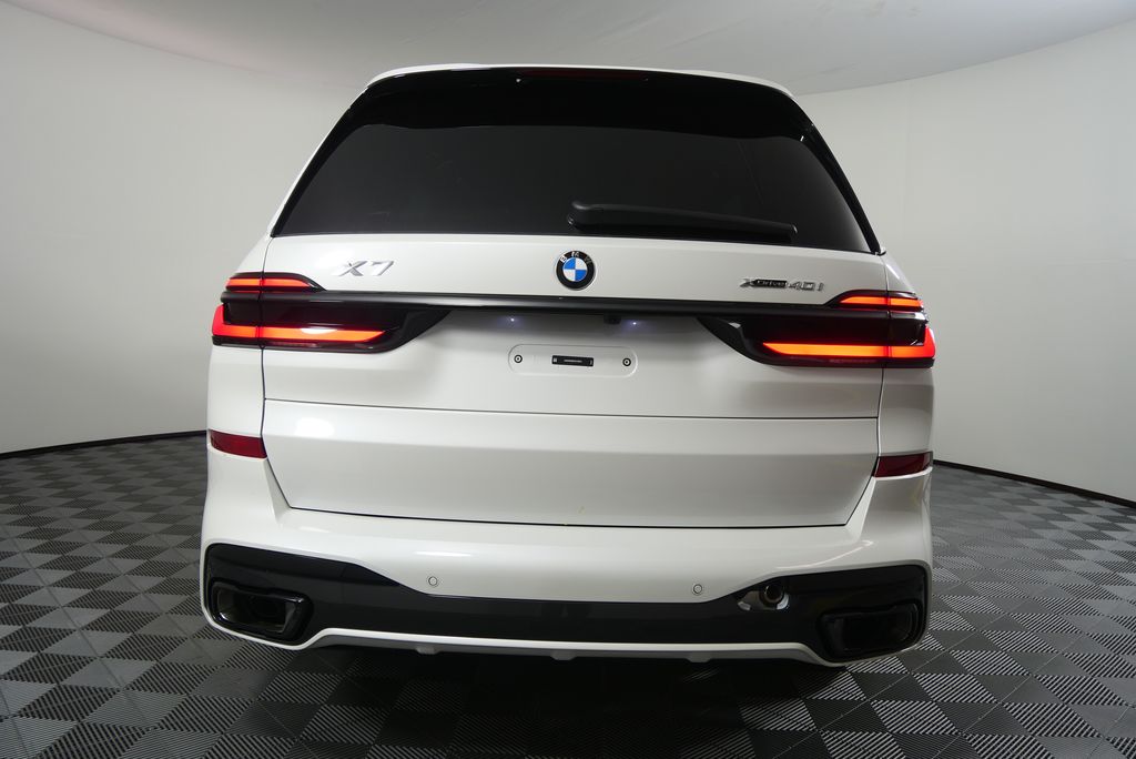 Thumbnail: 2026 BMW X7 - 4