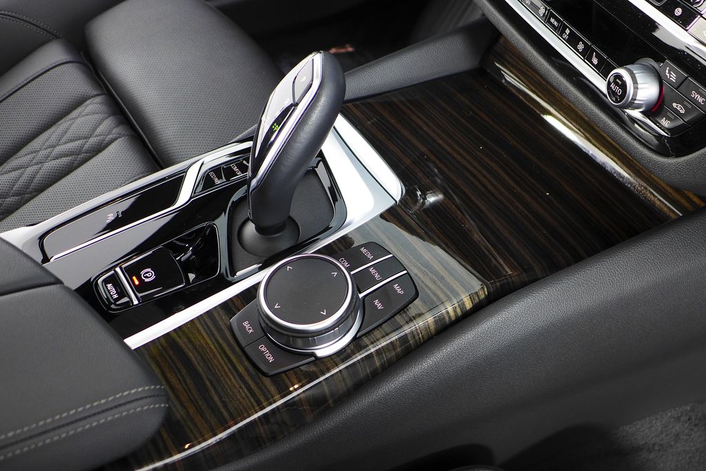 Thumbnail: 2023 BMW 5 Series - 15